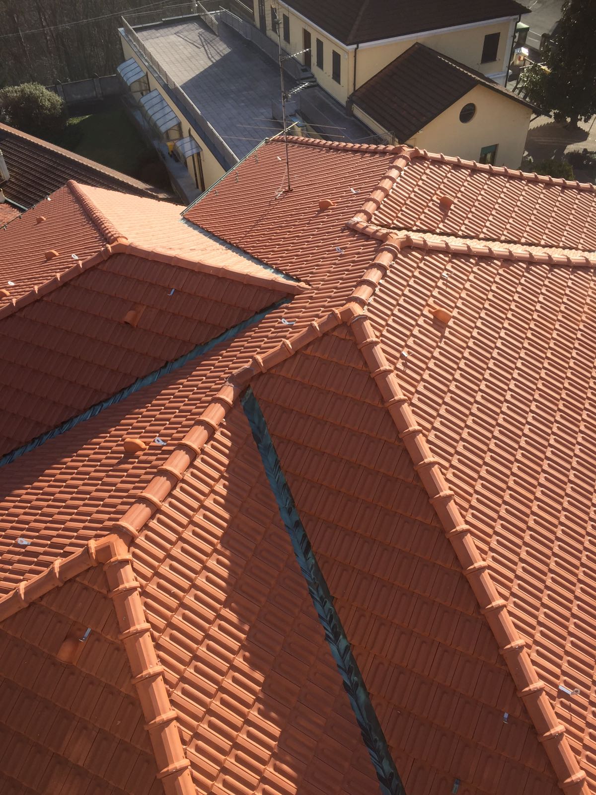 Rifacimento della copertura con nuove tegole marsigliesi - Lessona (BI)