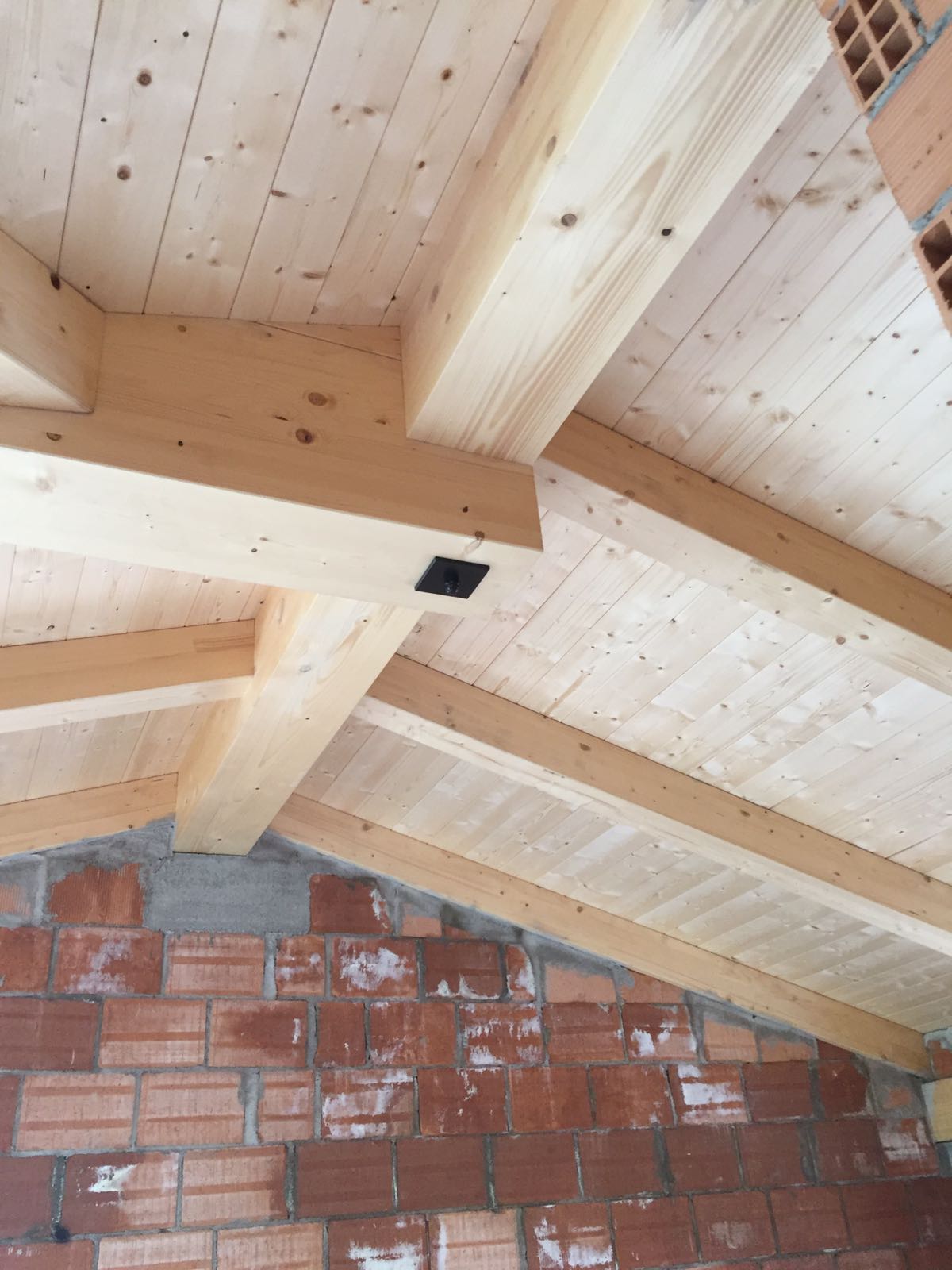 Nuova struttura in legno lamellare pretagliato - Brusnengo (BI)