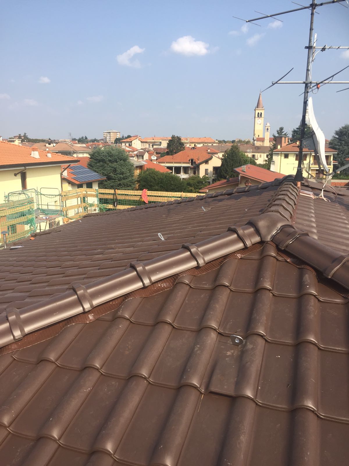 Bonifica lastre in amianto e rifacimento copertura con tegole a bassa pendenza - Trecate (NO)